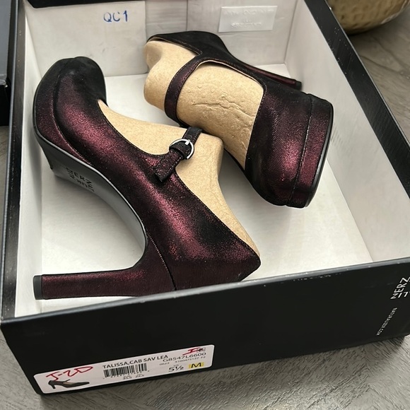 Naturalizer Cabernet Sauvignon Metallic Talissa Leather Pump - Women - Picture 2 of 12